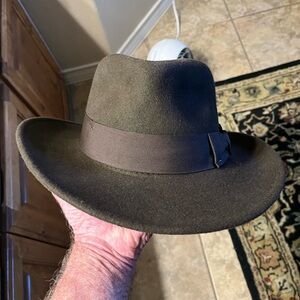 Indiana Jones Fedora Hat dark brown in XL. Very comfortable!